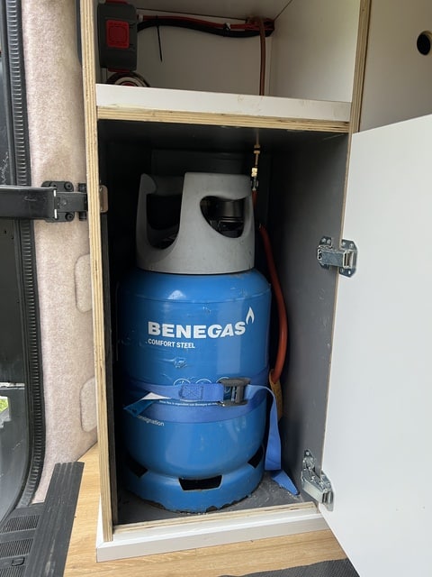 Gasfles in gaskast camper