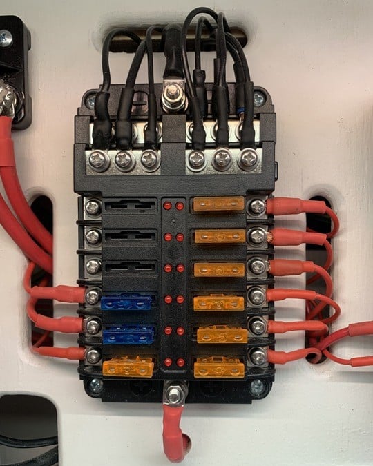 zekeringkast 12V of 24V + steekzekeringen