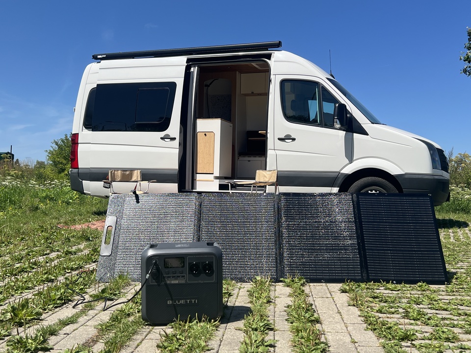 Bluetti AC180 Power station met zonnepaneel voor de camper